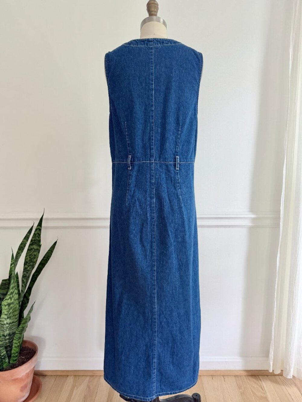 Vintage Denim Sleeveless Button-Front Maxi Dress with Pockets - Picture 5 of 7